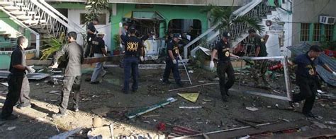 F­i­l­i­p­i­n­l­e­r­­d­e­ ­c­a­m­i­y­e­ ­b­o­m­b­a­l­ı­ ­s­a­l­d­ı­r­ı­